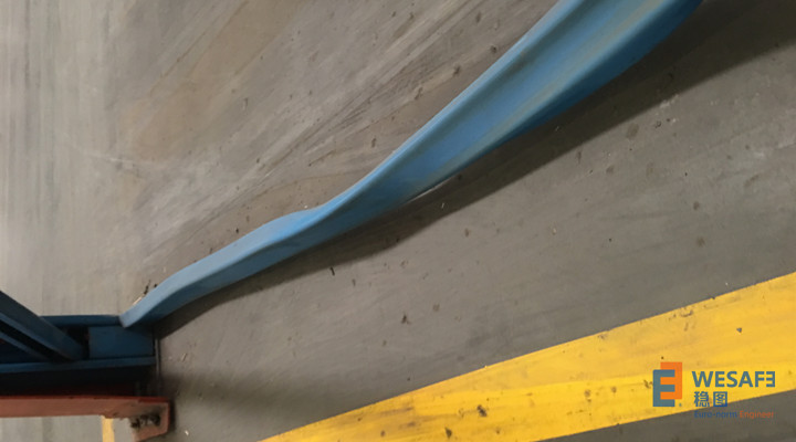 货架横斜撑损坏