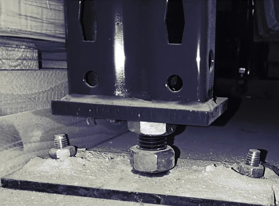 单螺杆可调式柱脚-正面