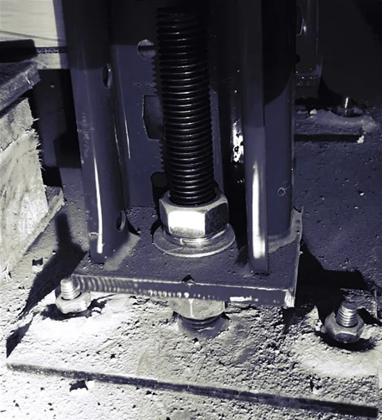 单螺杆可调式柱脚-背面